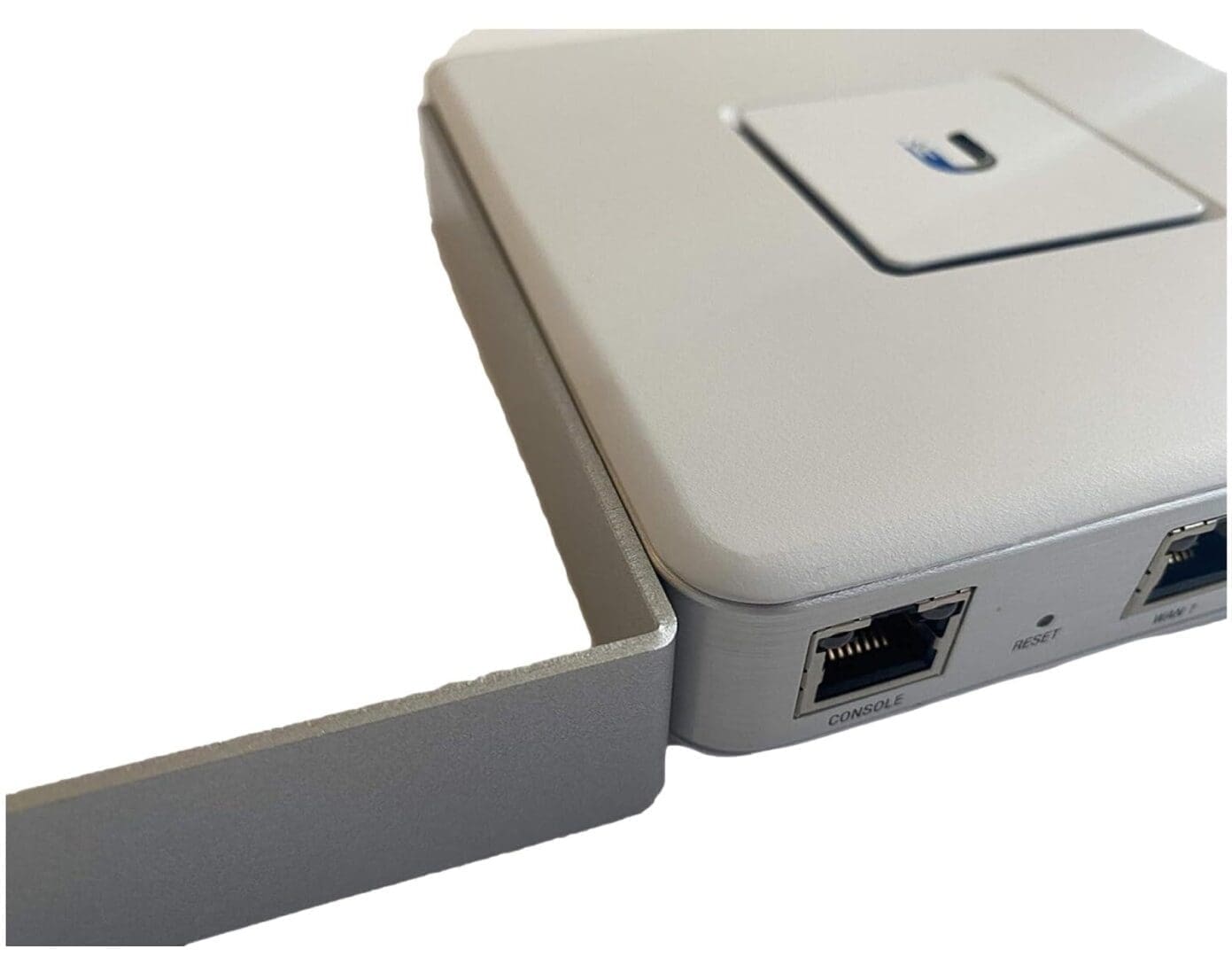 Network device with Ethernet ports and antenna.